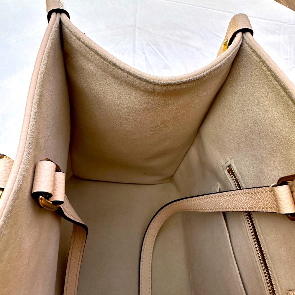 LOUIS VUITTON “ON THE GO” MM LIMITED EDITION. 🔥🔥🔥 - Picture 11 of 15